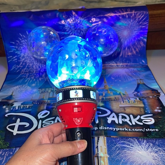DISNEY PARKS Exclusive- BRAND NEW LED Light Up Mickey Film Reel Bubble blower - Picture 7 of 14